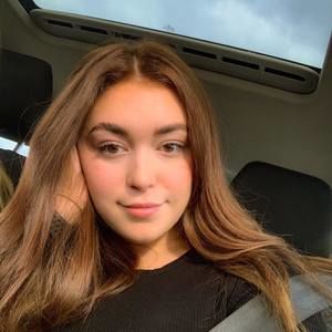 Meet your Posher, Chloe